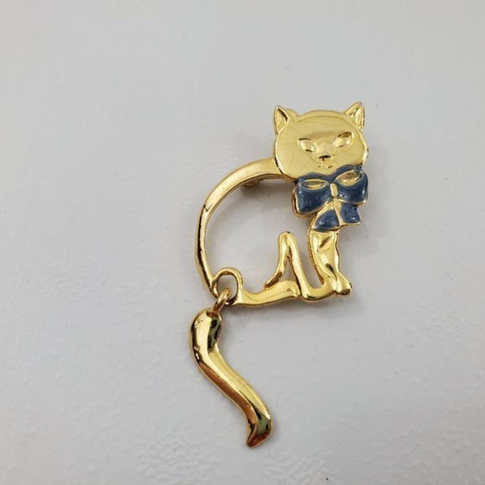 KK/ED Cat Pin Dangle Blue Bow Gold Tone Charm Broo